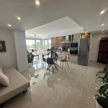 Penthouse Puerta De Pedregalejo Apartment Malaga Exterior photo