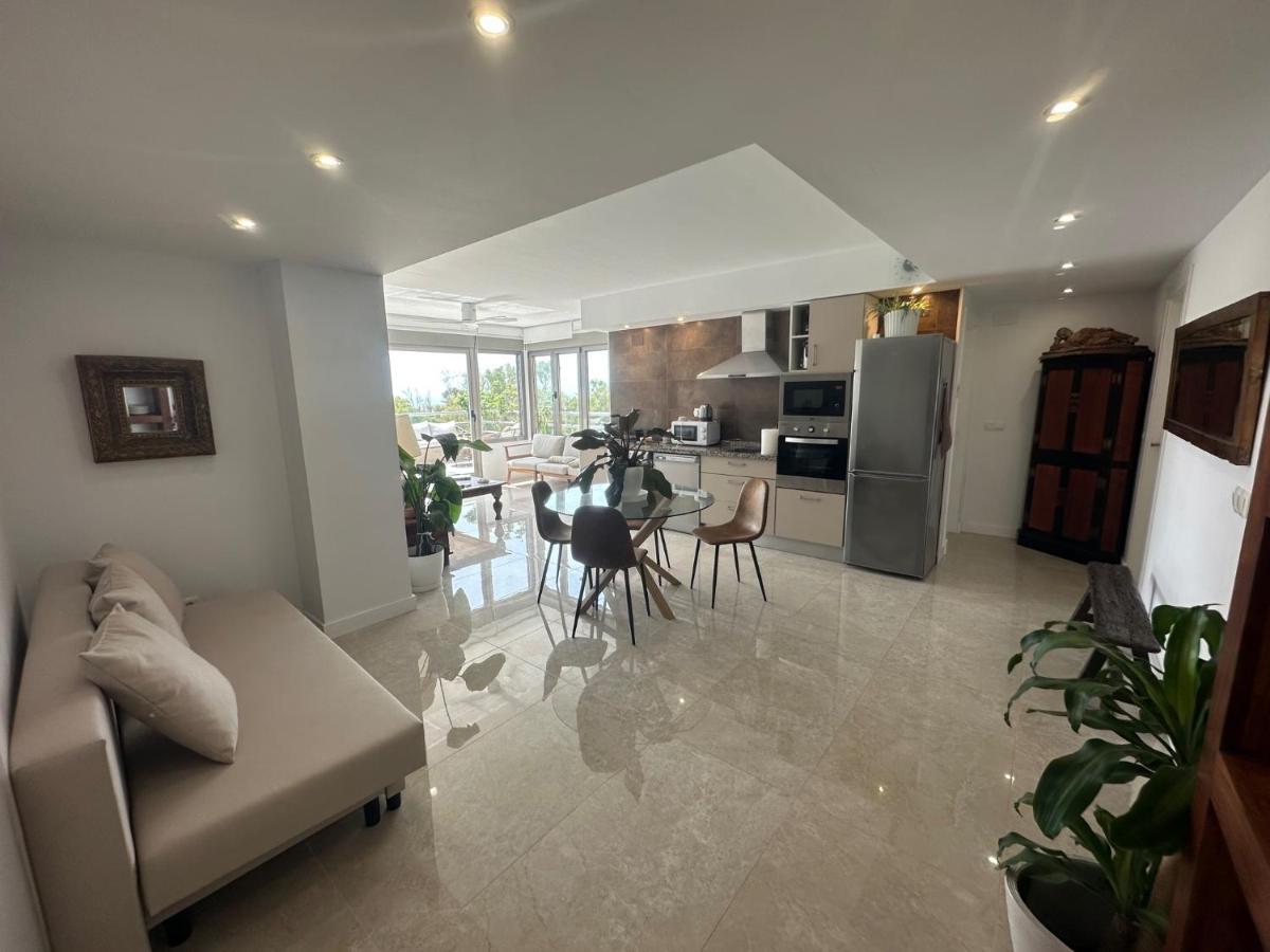 Penthouse Puerta De Pedregalejo Apartment Malaga Exterior photo